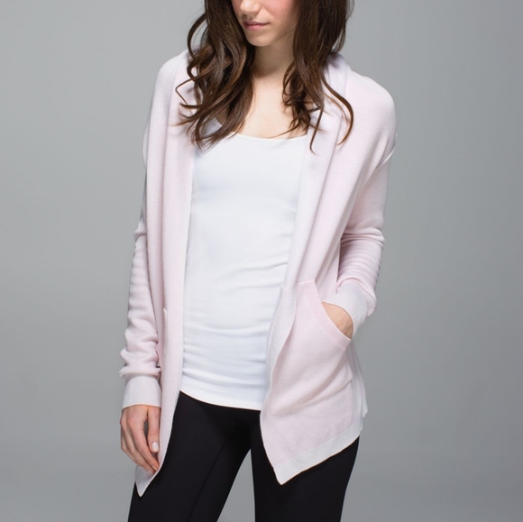 Lululemon Cabin Yogi Wrap in Heathered White / Neutral Blush - Picture 13 of 13